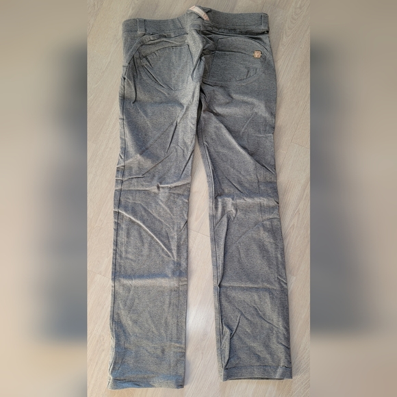 Freddy Wr. Up Pants by Livify - Picture 3 of 3